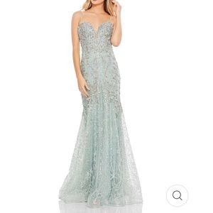 Mac duggal Embellished sleeveless trumpet gown